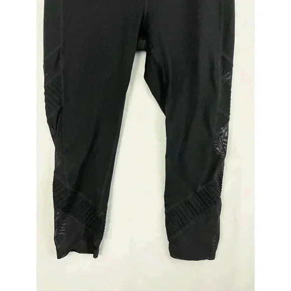 Athleta Black Leggings MEDIUM Mesh Women's Workout Activewear Low Rise Capri - Picture 10 of 13